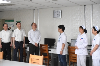 2019年8月19日，尹力省长一行到省医院心身医学中心关心精医中心筹建工作。