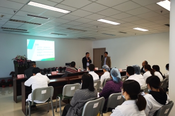 2021年4月15日，昆明医科大学第一附属医院许秀峰教授来院讲学