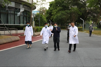 2021年4月28日，院党委常委、常委副书记周陵一行到省精神医学中心调研指导工作