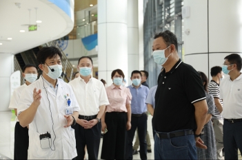 2021年 9月1日，省政协党组副书记、副主席曲木史哈来省精神医学中心调研指导工作