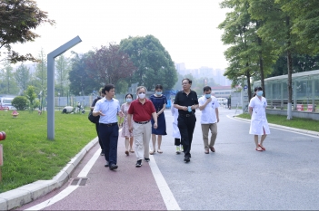 2022年6月19日，四川大学华西医院睡眠医学中心专家唐向东教授来省精神医学中心交流科研工作。