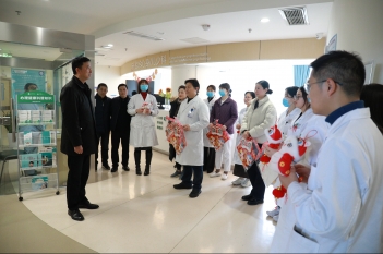 2025年1月26日，院党委常委、副院长曾俊到四川省精神医学中心开展节前慰问。