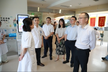 2026年5月21日，浙江省立同德医院党委委员、副院长蒋益华一行到四川省精神医学中心参观调研。