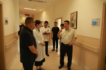 2024年4月28日，院党委常委、纪委书记应永宁到四川省精神医学中心进行安全检查。