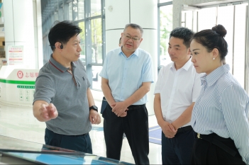 2024年8月15日，四川省卫生健康委员会党组成员、副主任赵汝鹏，四川省发展改革委社会处处长傅珊一行到四川省精神医学中心调研。