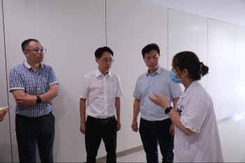 2024年8月20日，四川省疾控局党组成员、副局长马俊一行到四川省精神医学中心调研。